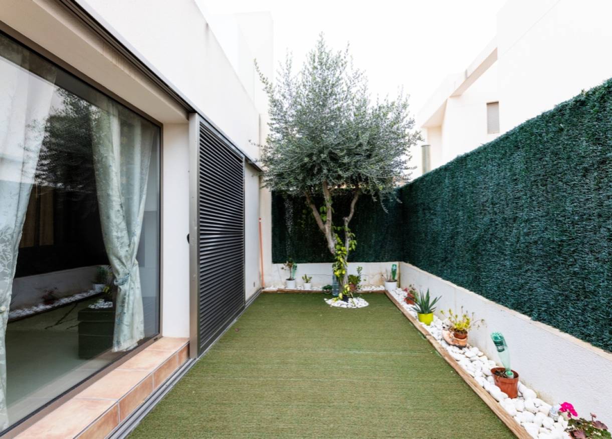 Bestaand - Townhouse / Semi-detached - Punta Prima