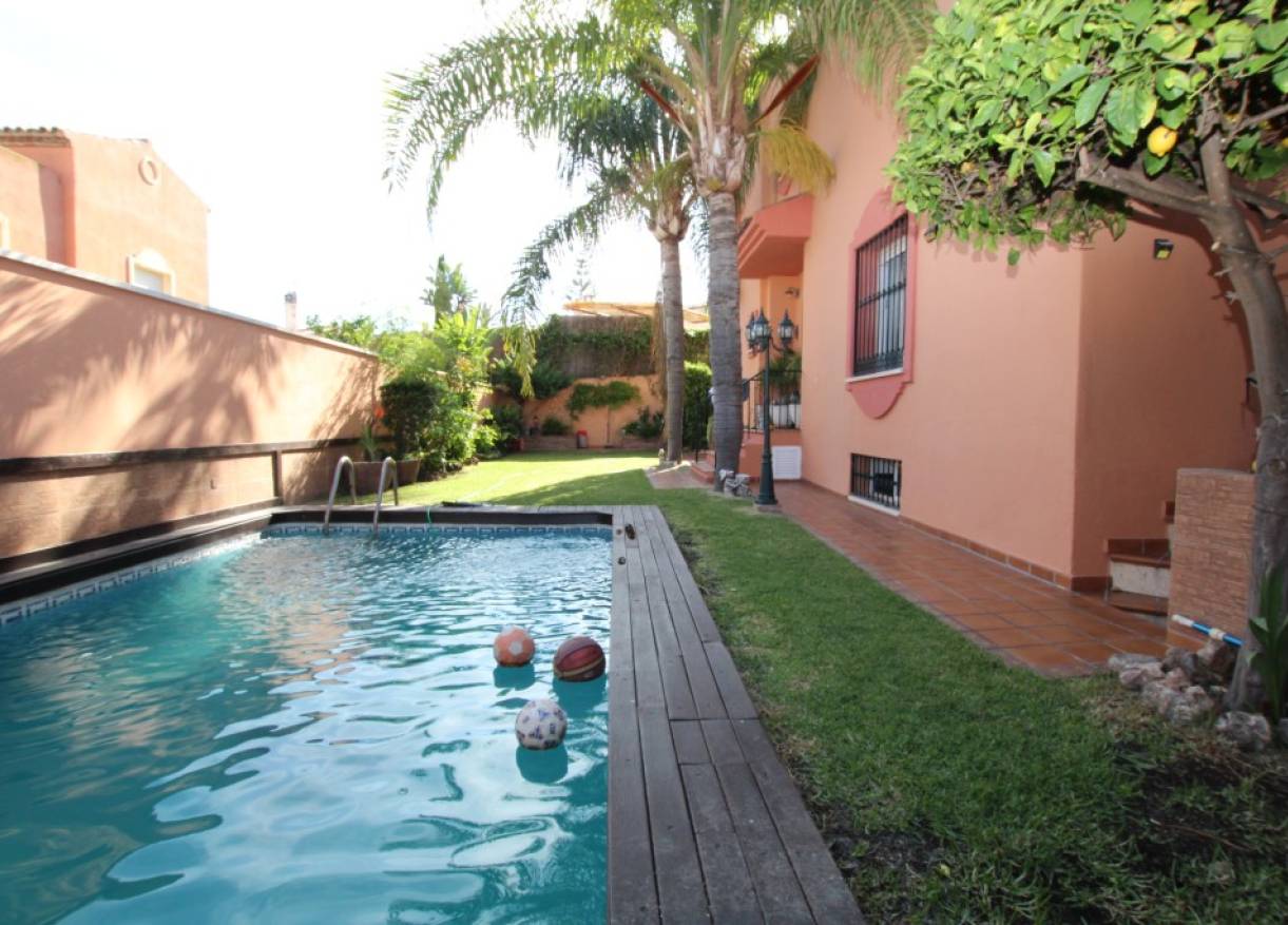 Bestaand - Townhouse / Semi-detached - Marbella - Marbella East
