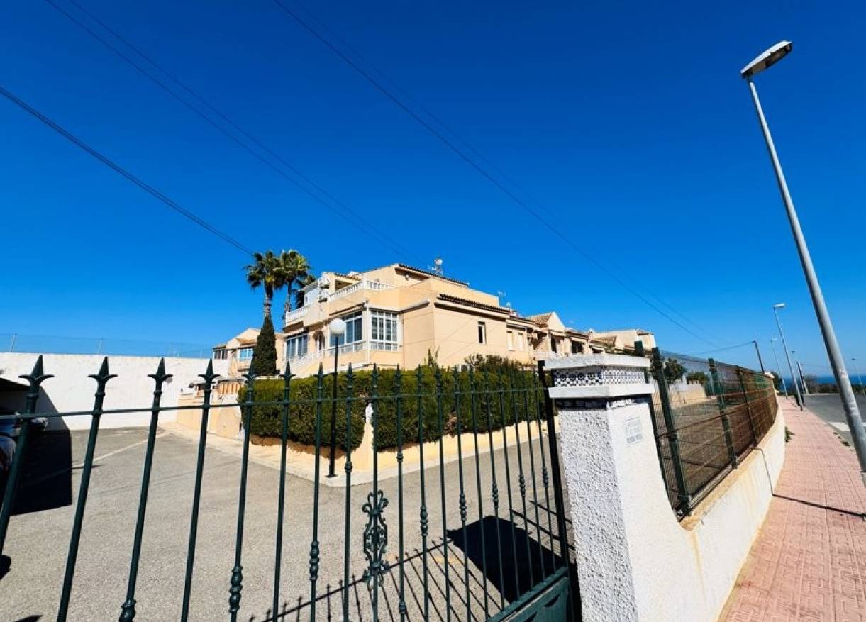 Bestaand - Townhouse / Semi-detached - La Mata - Torrelamata