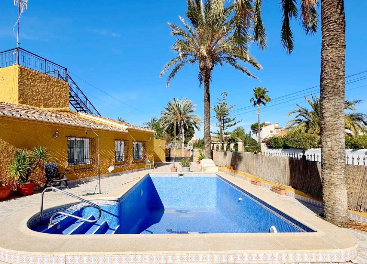 Bestaand - Villa - Orihuela Costa