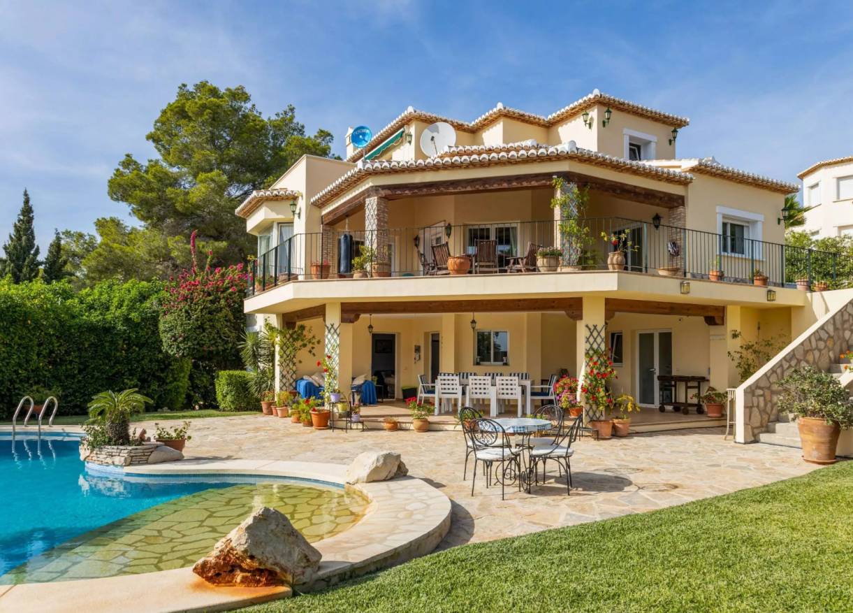 Bestaand - Villa - Jávea