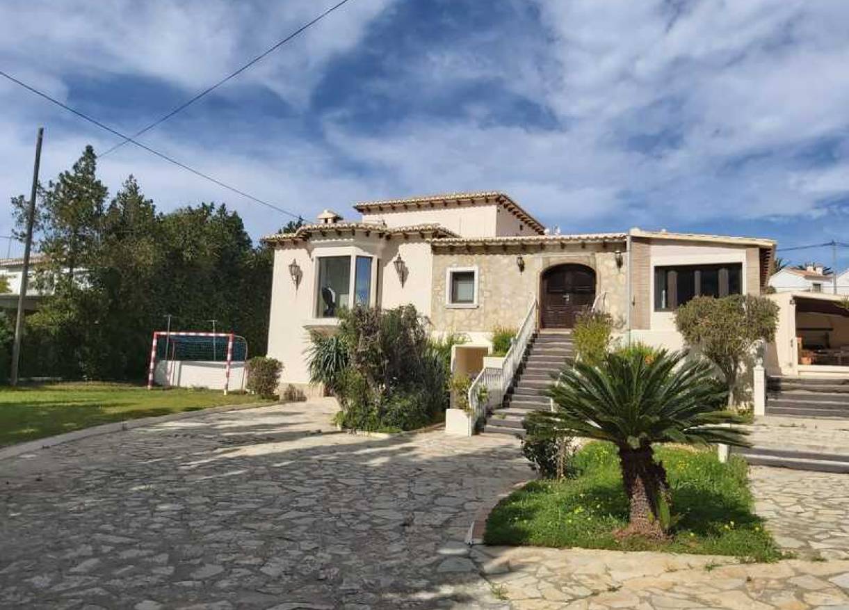 Bestaand - Villa - Denia