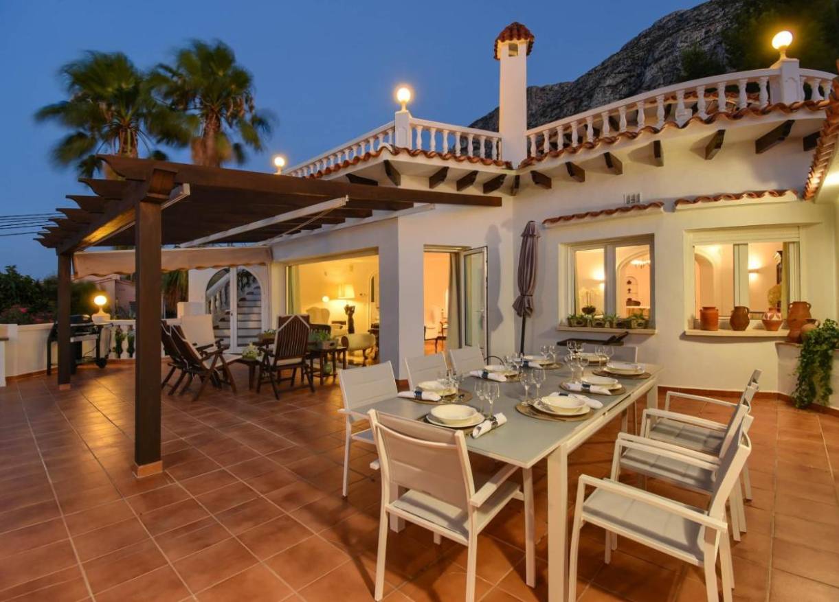 Bestaand - Villa - Jávea