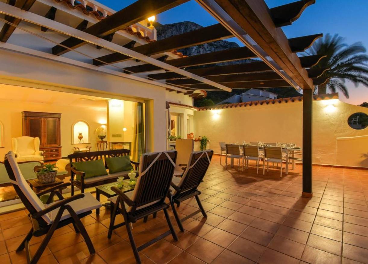 Bestaand - Villa - Jávea