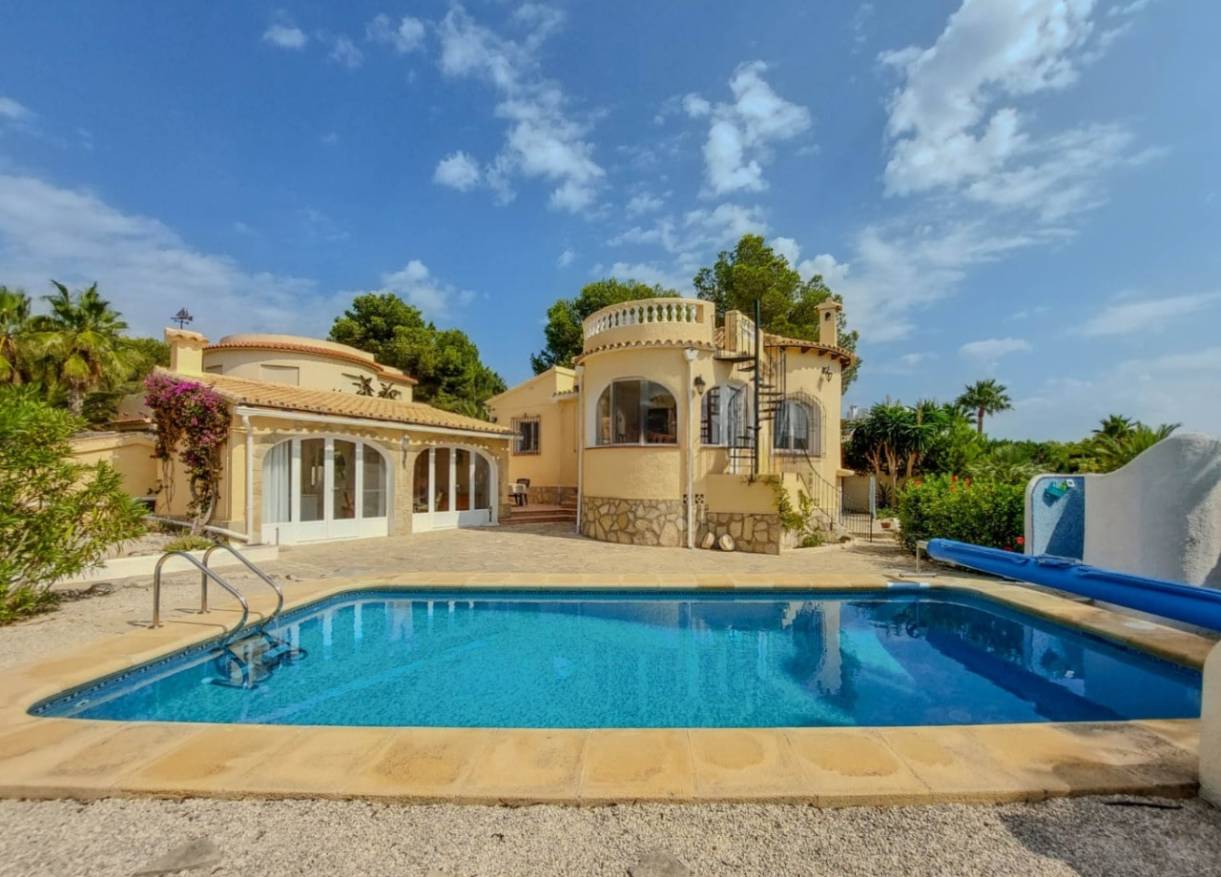 Bestaand - Villa - Jávea