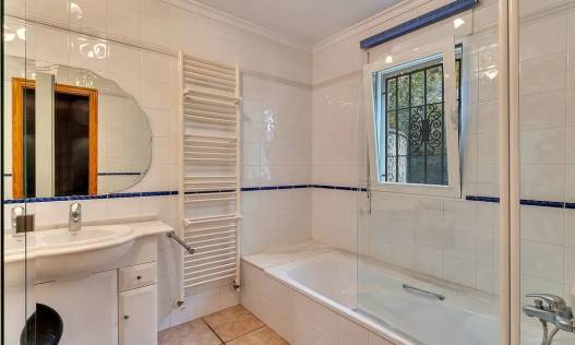 Bestaand - Villa - Jávea