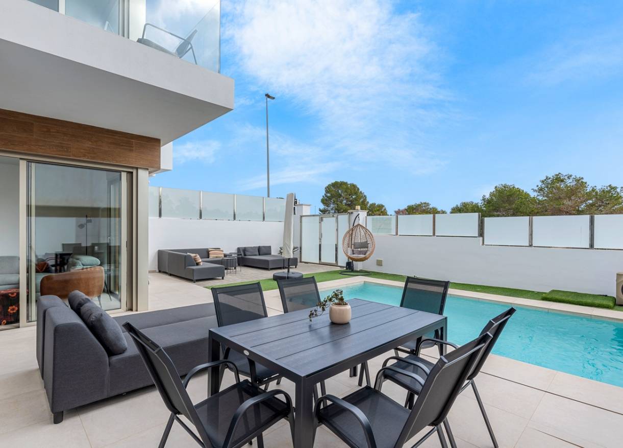 Bestaand - Villa - Orihuela Costa - Villamartin