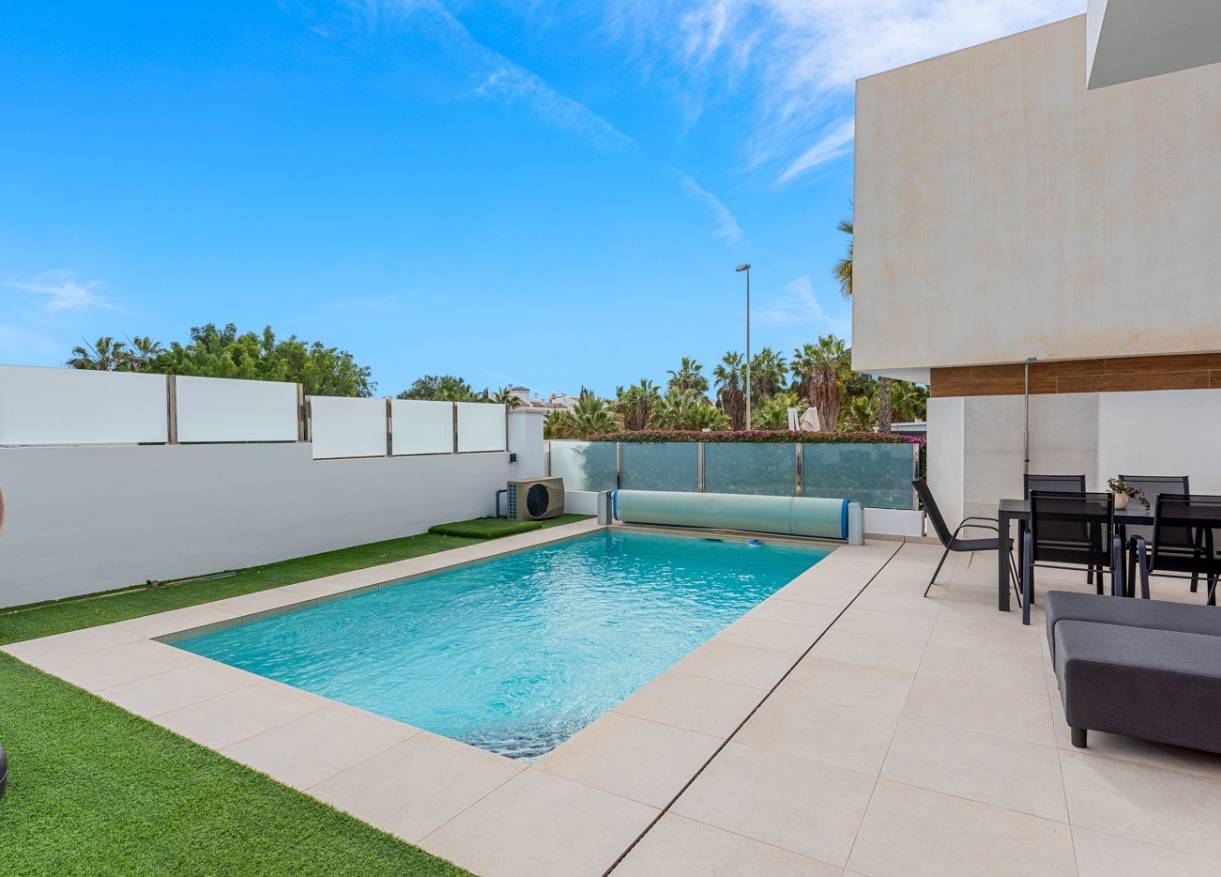 Bestaand - Villa - Orihuela Costa - Villamartin