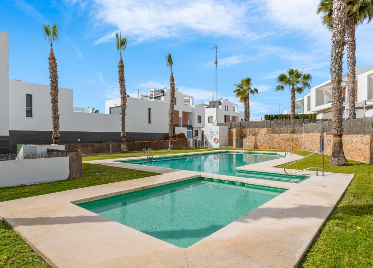 Bestaand - Villa - Orihuela Costa - Villamartin