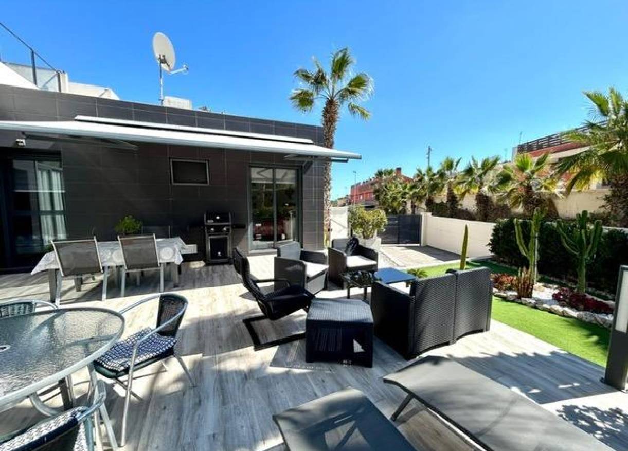 Bestaand - Townhouse / Semi-detached - Orihuela Costa - Villamartín-Las Filipinas