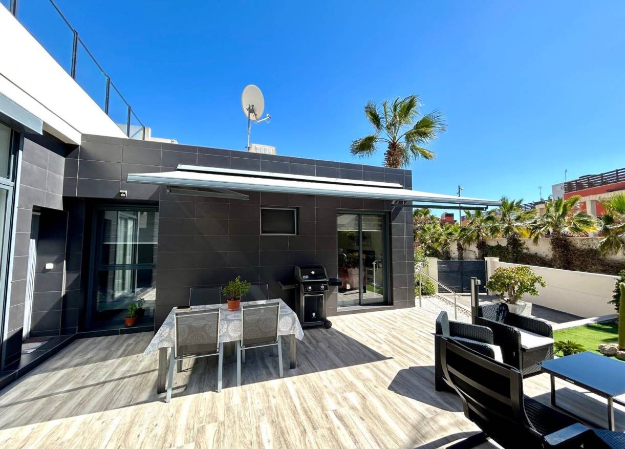 Bestaand - Townhouse / Semi-detached - Orihuela Costa - Villamartín-Las Filipinas