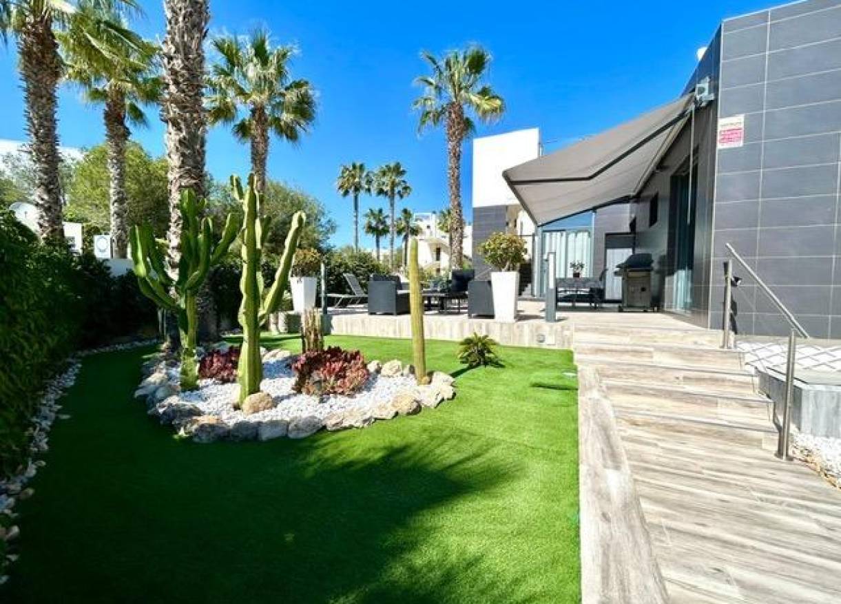 Bestaand - Townhouse / Semi-detached - Orihuela Costa - Villamartín-Las Filipinas