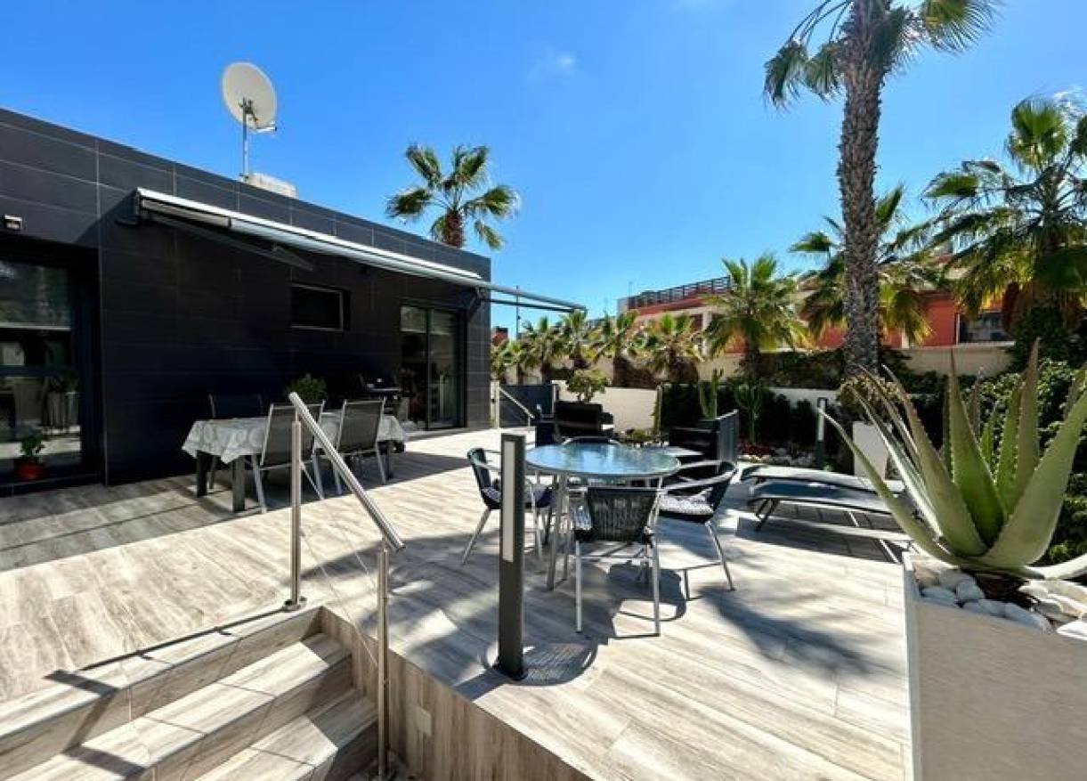 Bestaand - Townhouse / Semi-detached - Orihuela Costa - Villamartín-Las Filipinas
