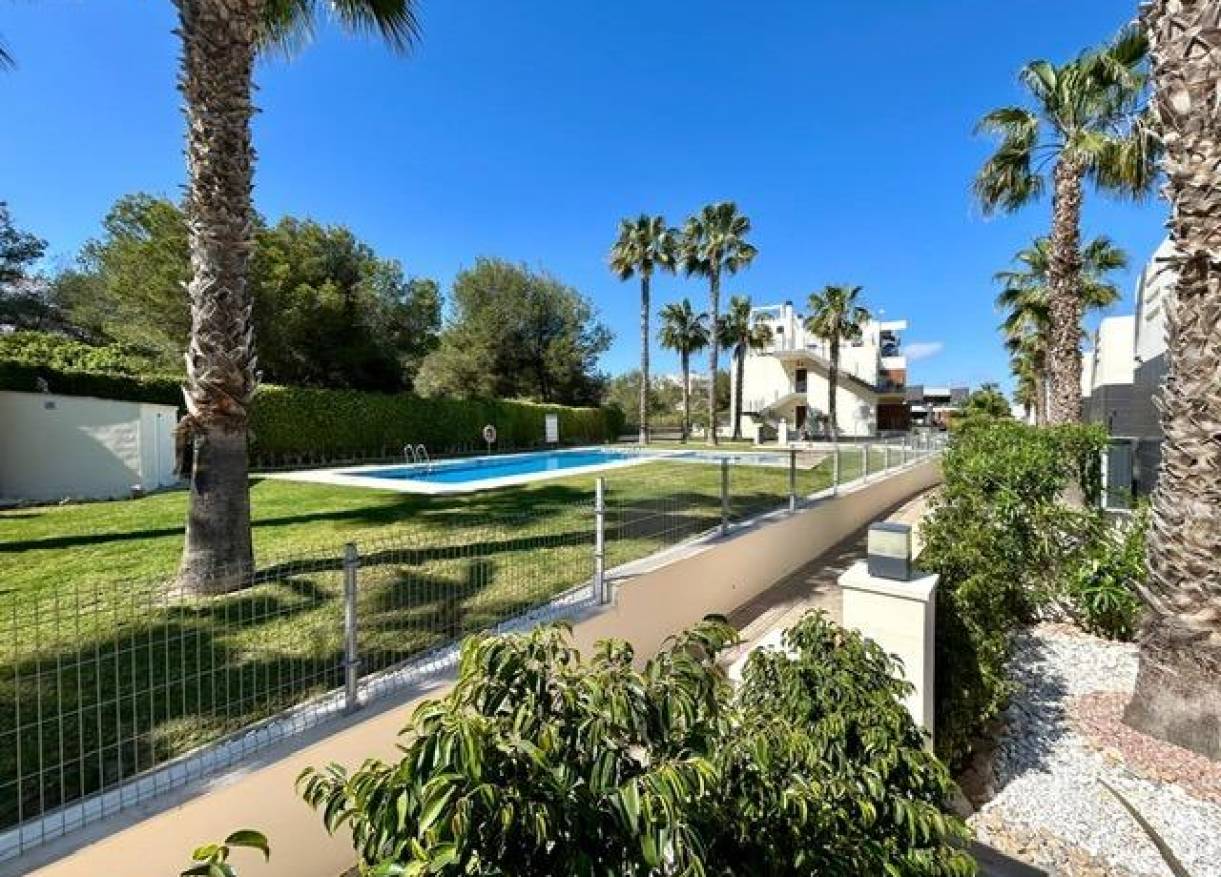Bestaand - Townhouse / Semi-detached - Orihuela Costa - Villamartín-Las Filipinas