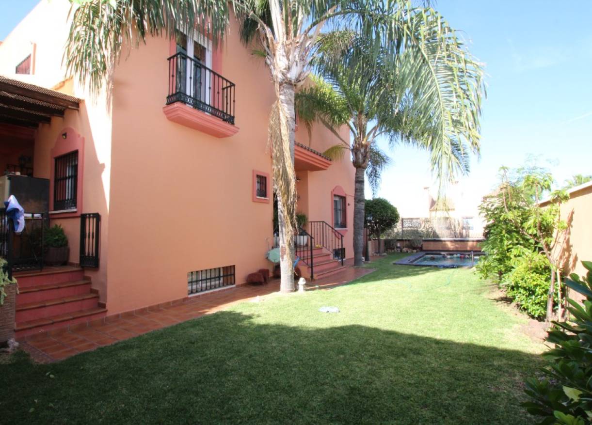 Bestaand - Townhouse / Semi-detached - Marbella - Marbella East