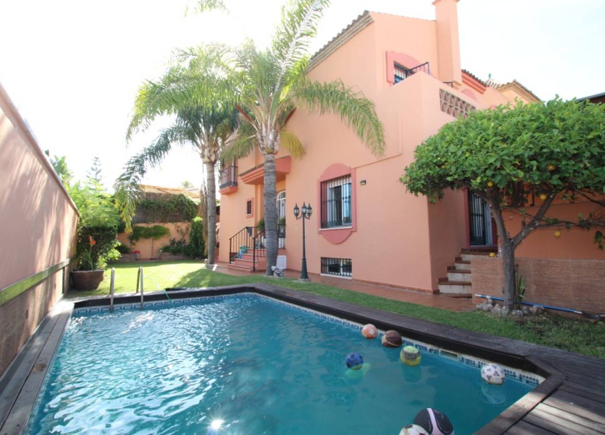 Bestaand - Townhouse / Semi-detached - Marbella - Marbella East