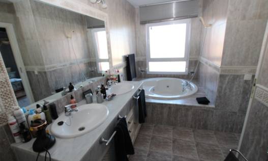 Bestaand - Townhouse / Semi-detached - Marbella - Marbella East