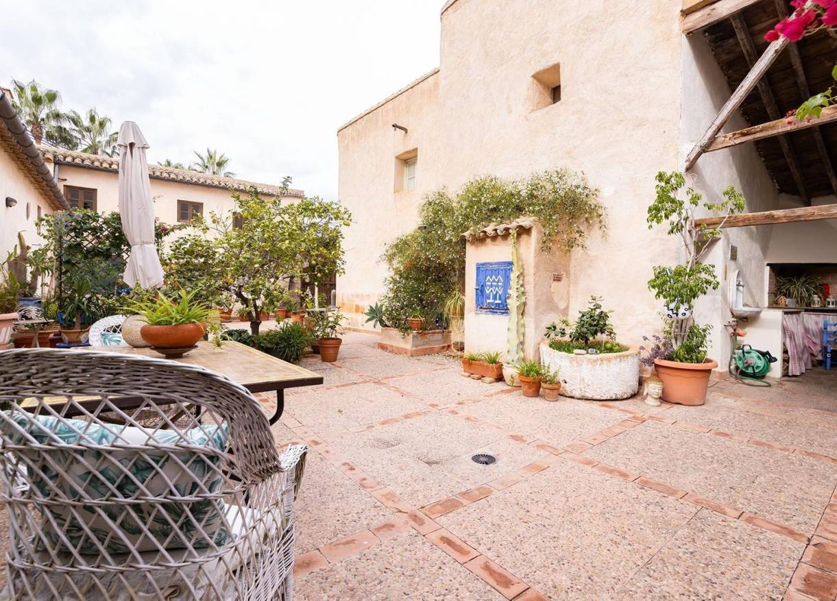 Bestaand - Townhouse / Semi-detached - Los Martinez Del Puerto - Los Martínez del Puerto