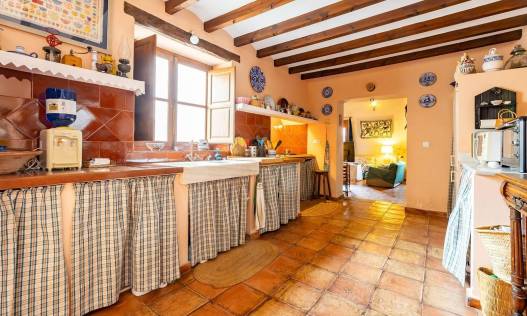 Bestaand - Townhouse / Semi-detached - Los Martinez Del Puerto - Los Martínez del Puerto