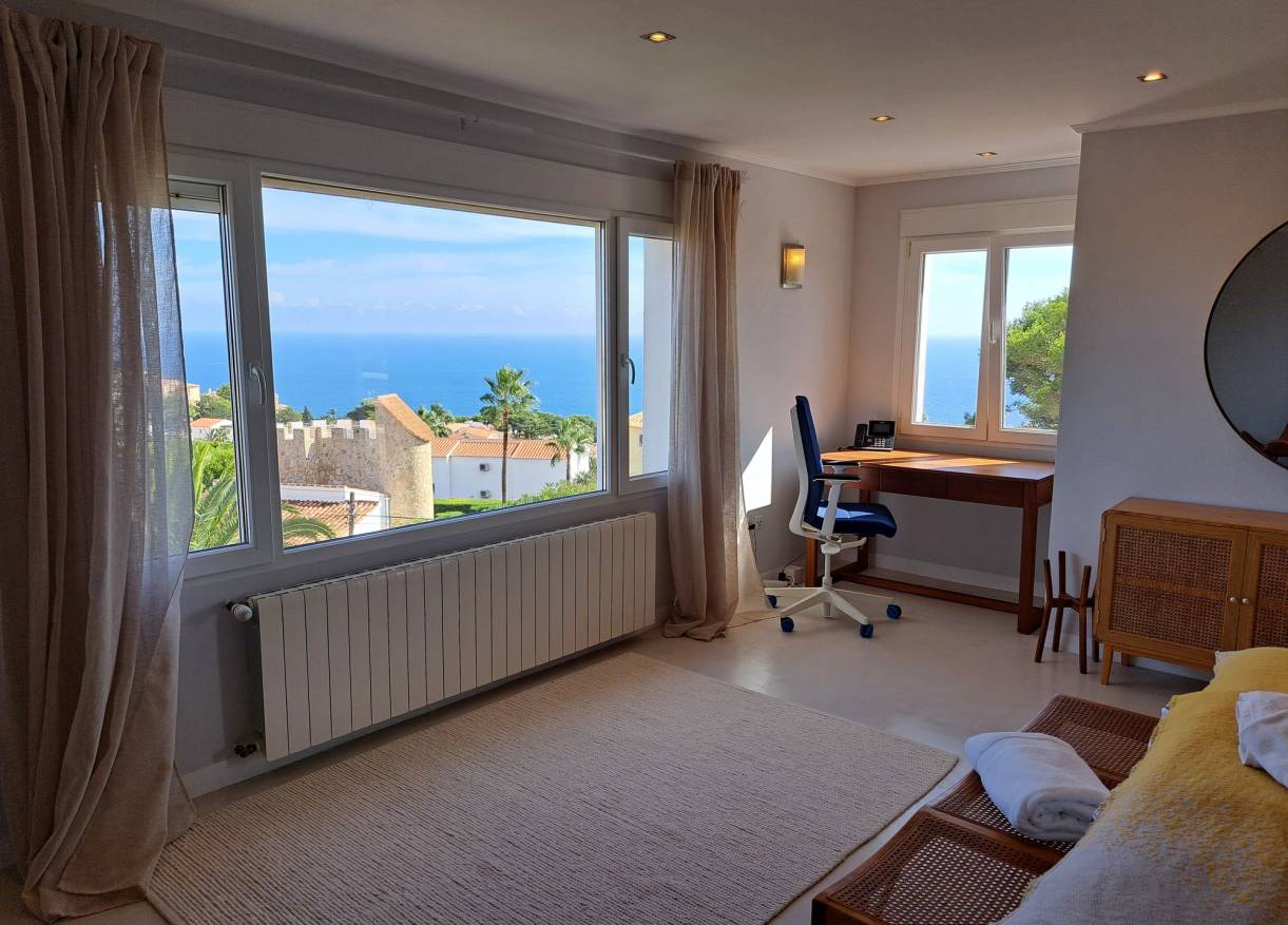 Bestaand - Villa - Jávea