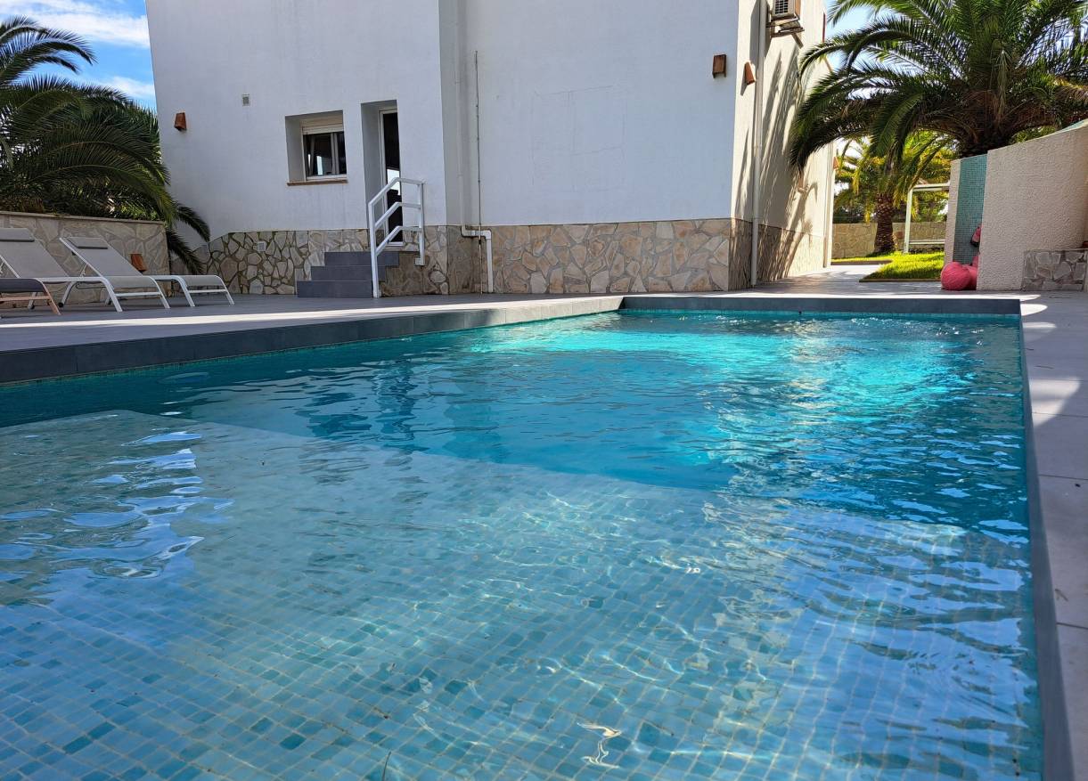 Bestaand - Villa - Jávea