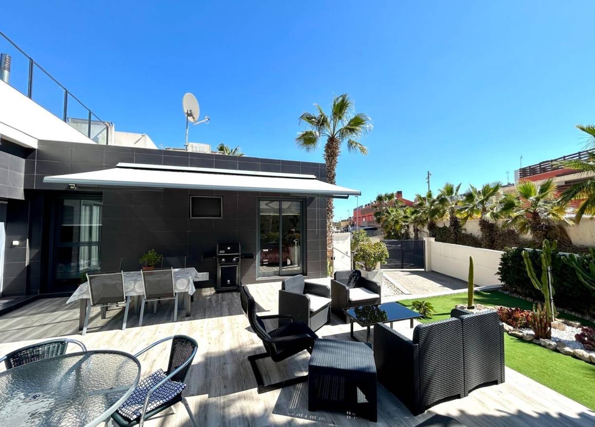 Bestaand - Townhouse / Semi-detached - Orihuela Costa - Villamartín-Las Filipinas