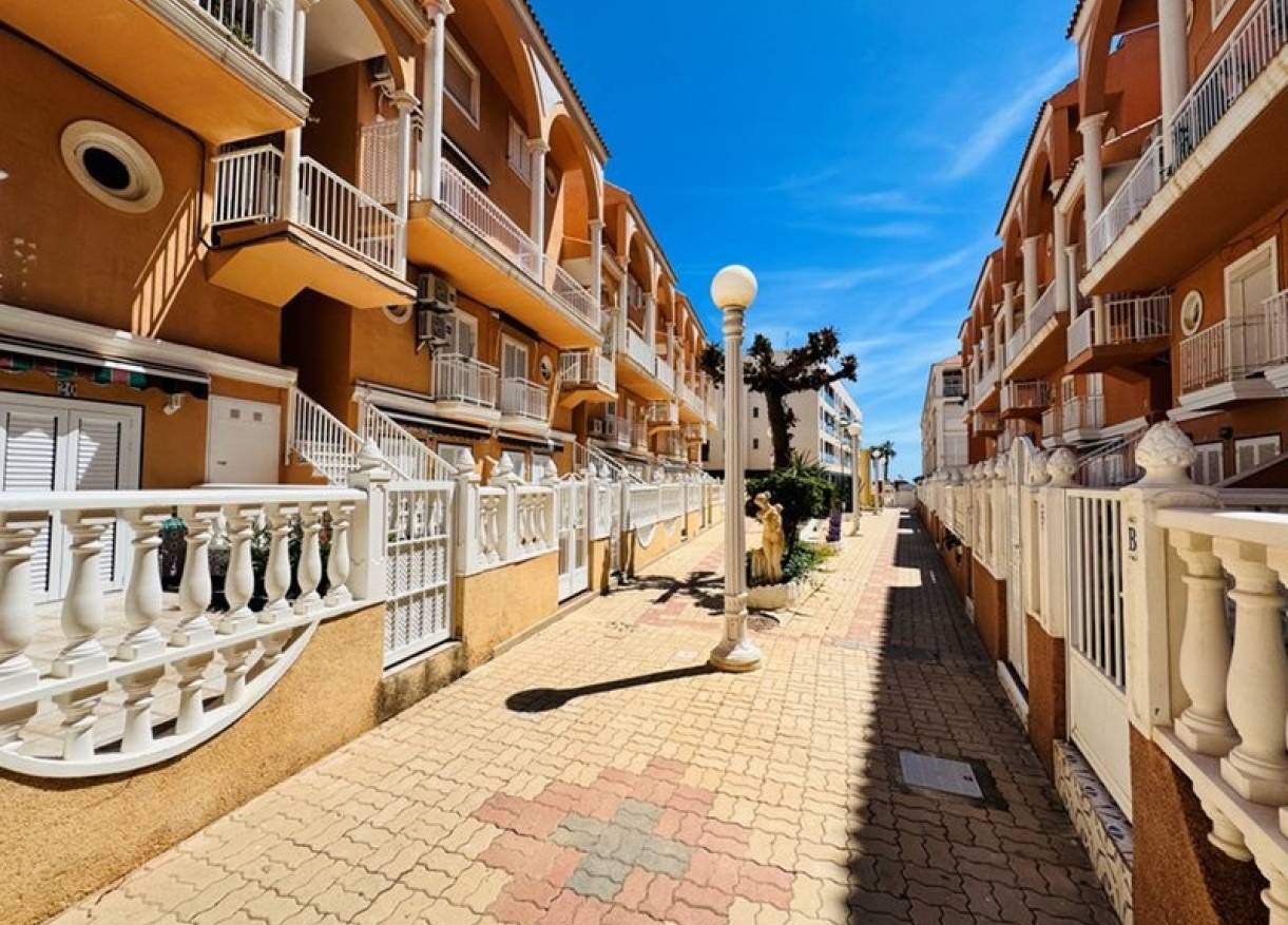 Bestaand - Townhouse / Semi-detached - La Mata - Puerto Romano