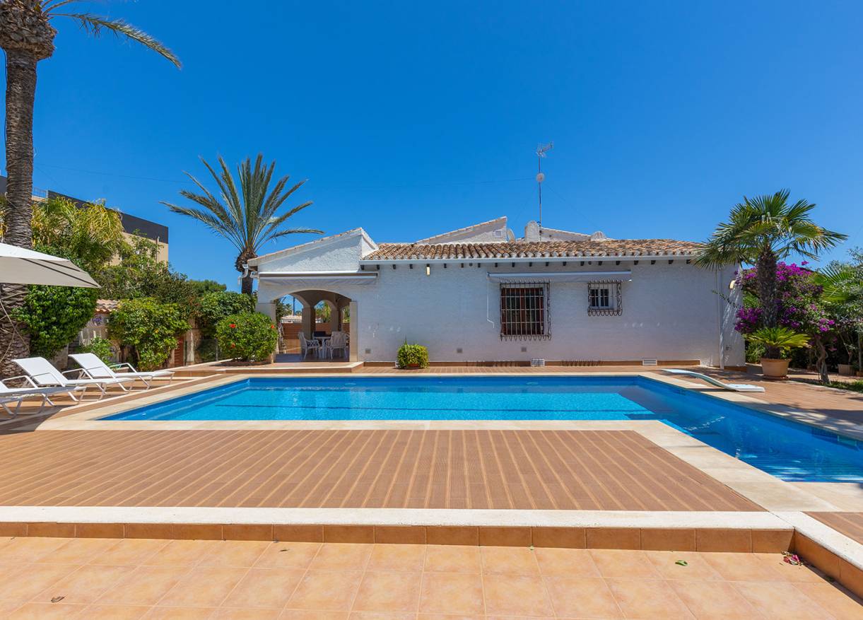 Bestaand - Villa - Orihuela Costa