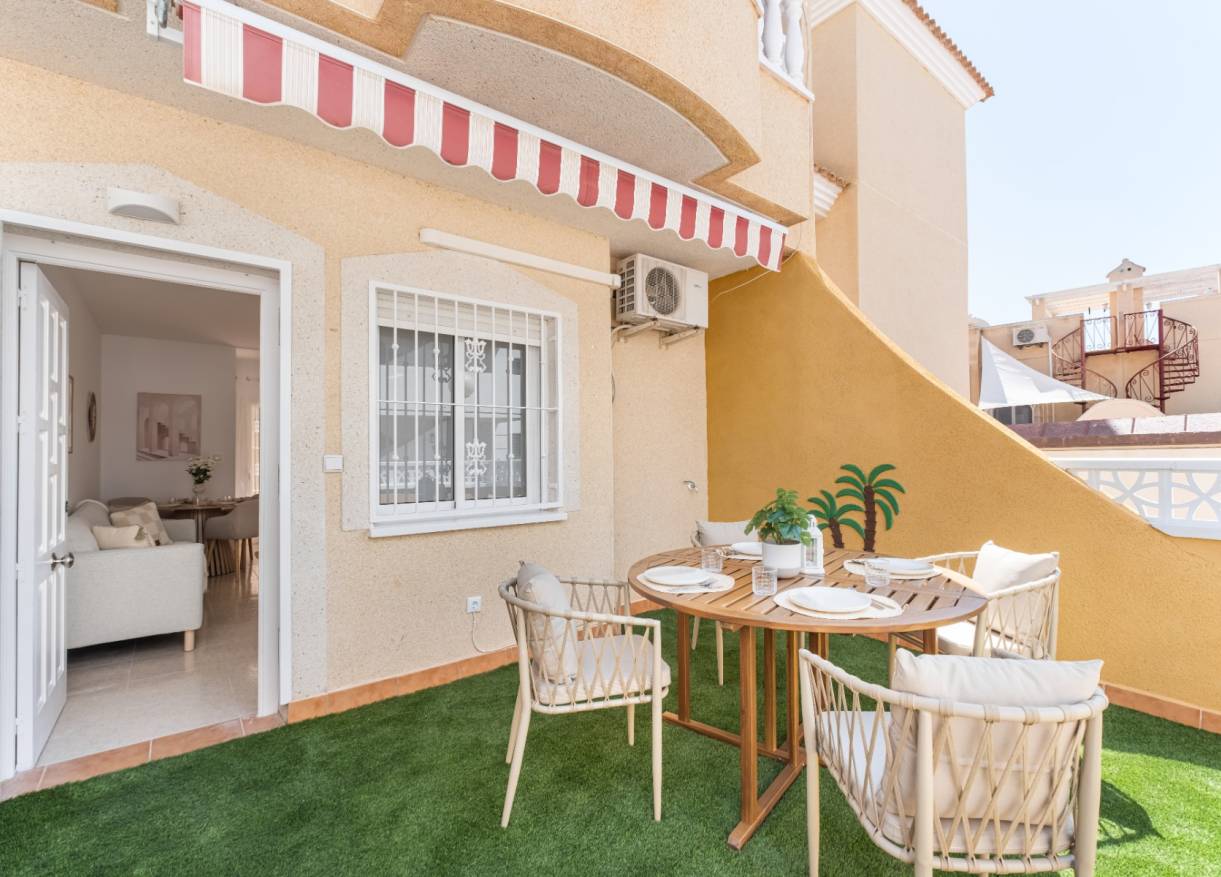 Bestaand - Townhouse / Semi-detached - Orihuela Costa - Villamartin