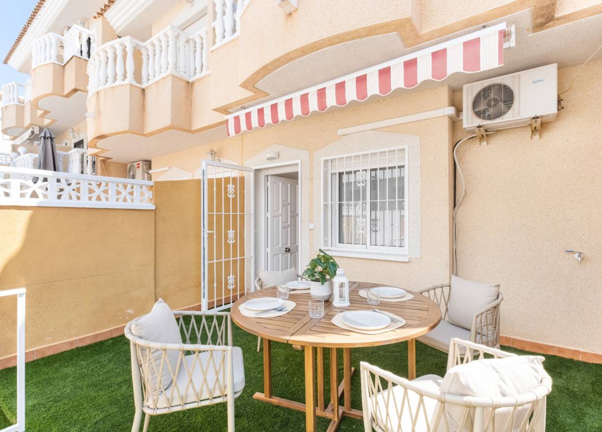 Bestaand - Townhouse / Semi-detached - Orihuela Costa - Villamartin