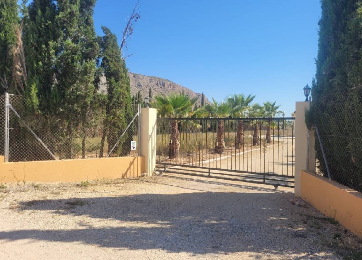 Bestaand - Villa - Hondón de las Nieves - Hondón de las Nieves / el Fondó de les Neus