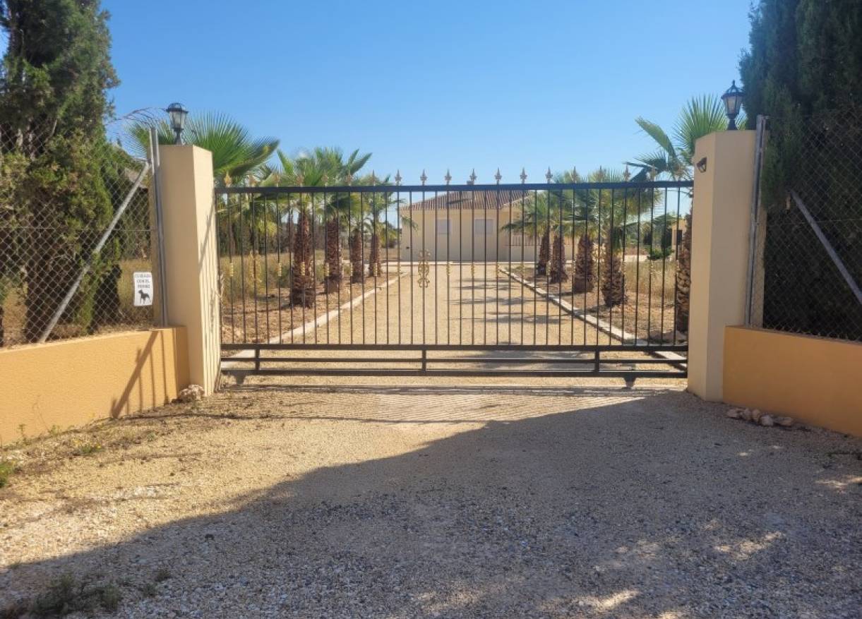 Bestaand - Villa - Hondón de las Nieves - Hondón de las Nieves / el Fondó de les Neus