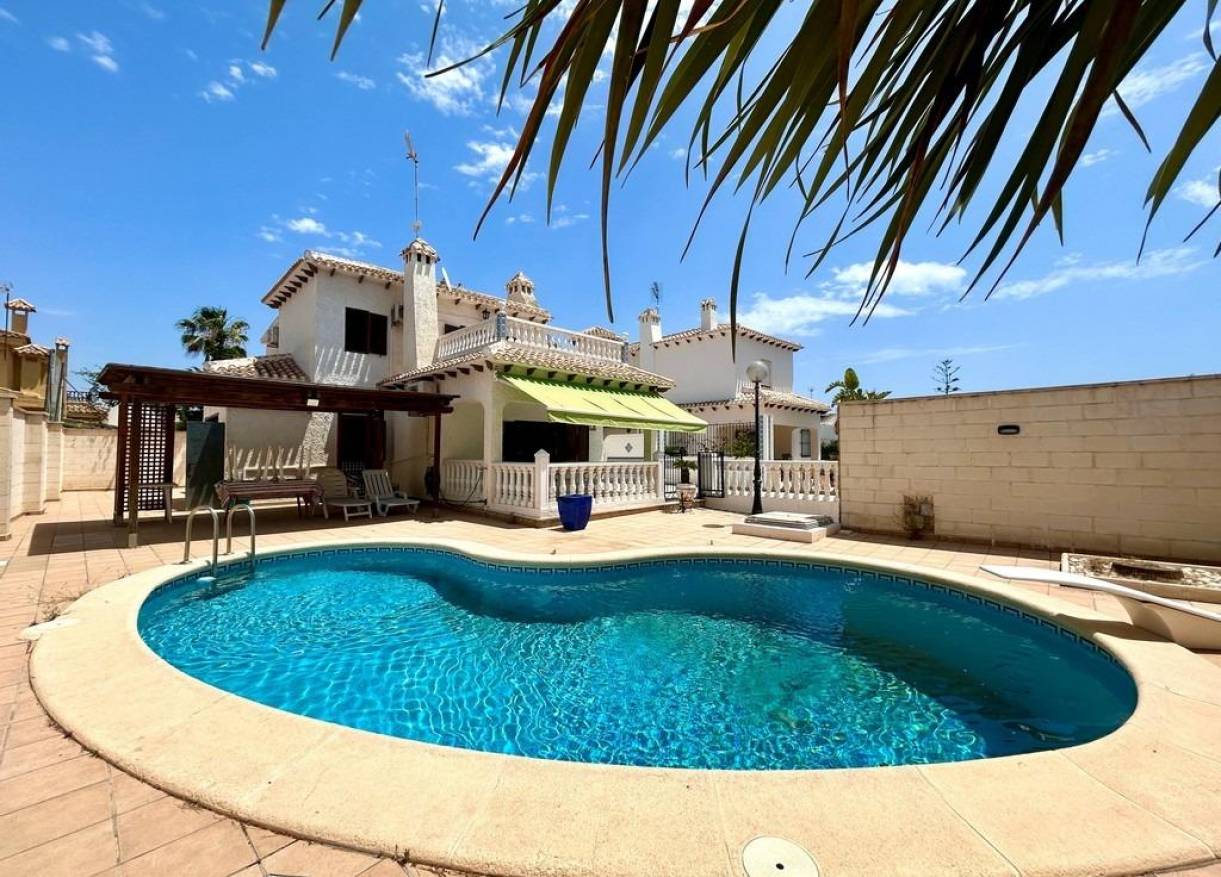 Bestaand - Villa - Orihuela Costa - La Zenia