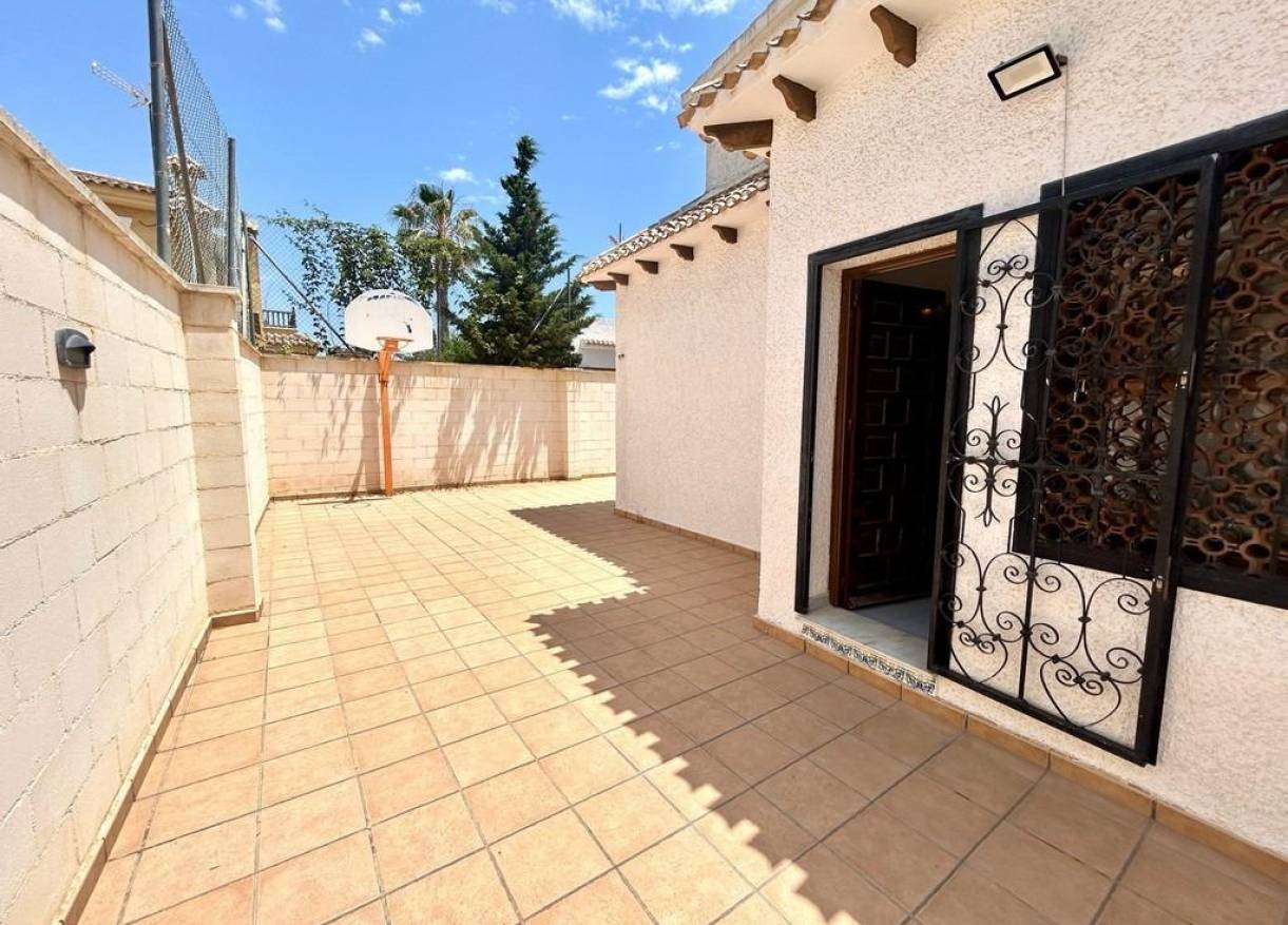 Bestaand - Villa - Orihuela Costa - La Zenia