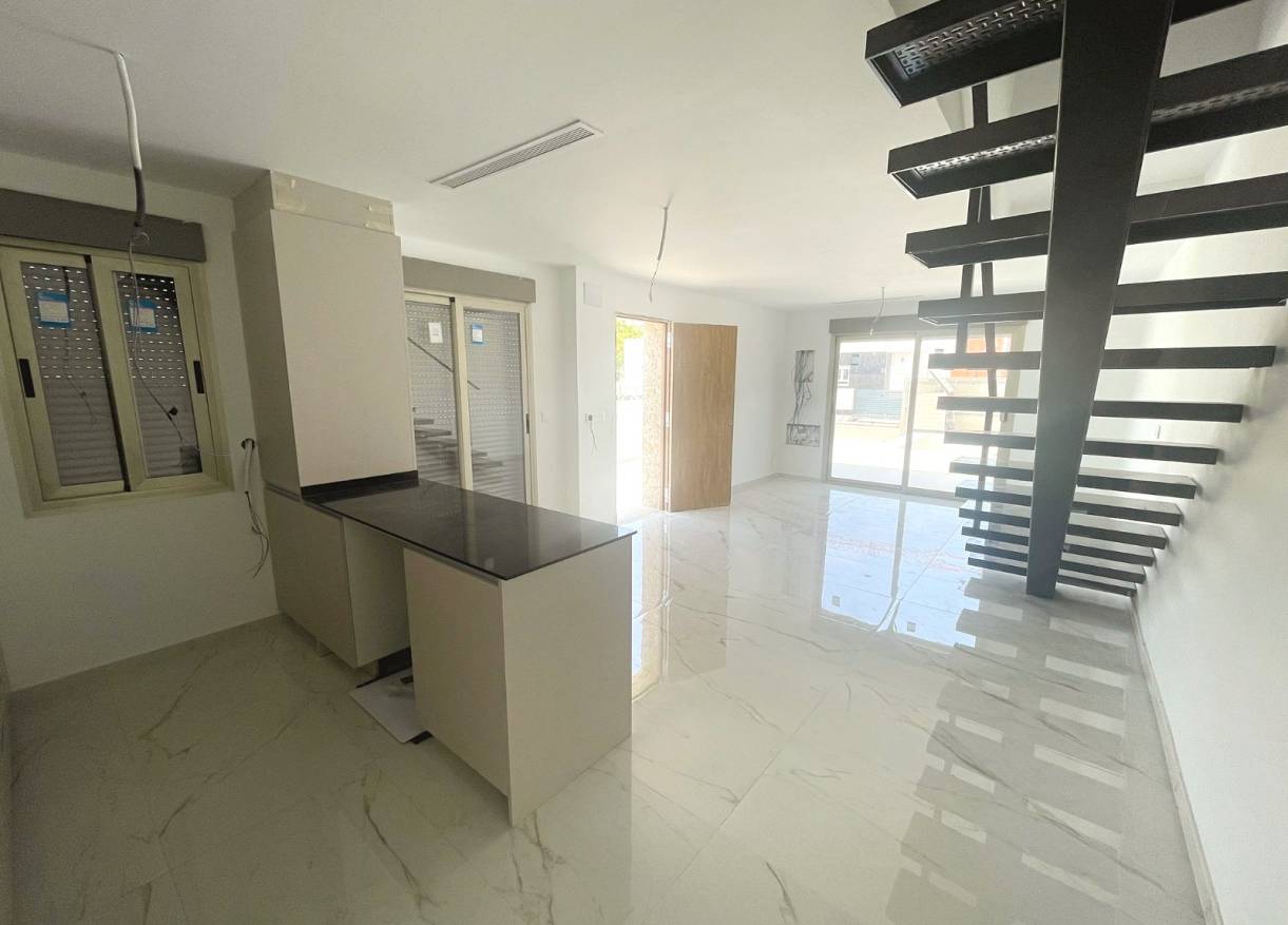 Bestaand - Townhouse / Semi-detached - Daya Nueva