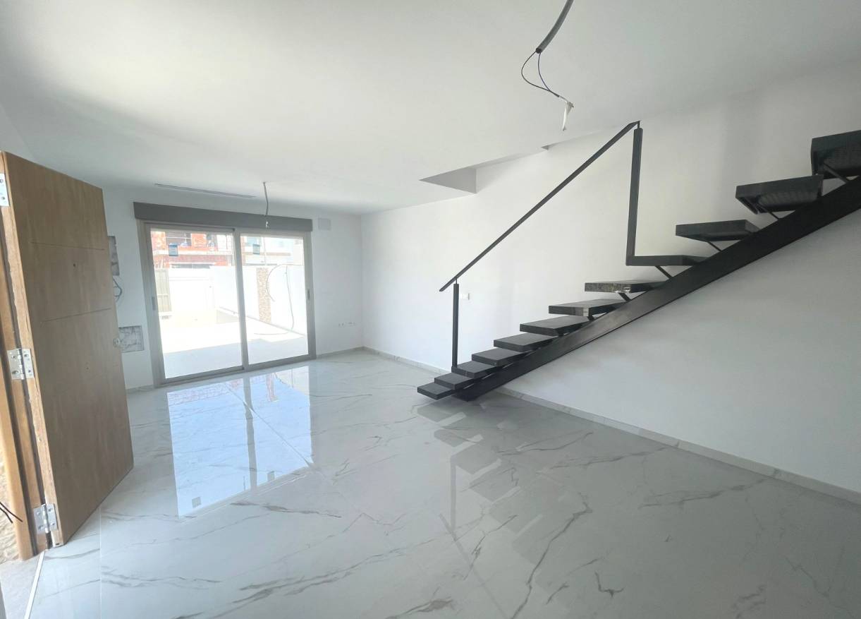 Bestaand - Townhouse / Semi-detached - Daya Nueva