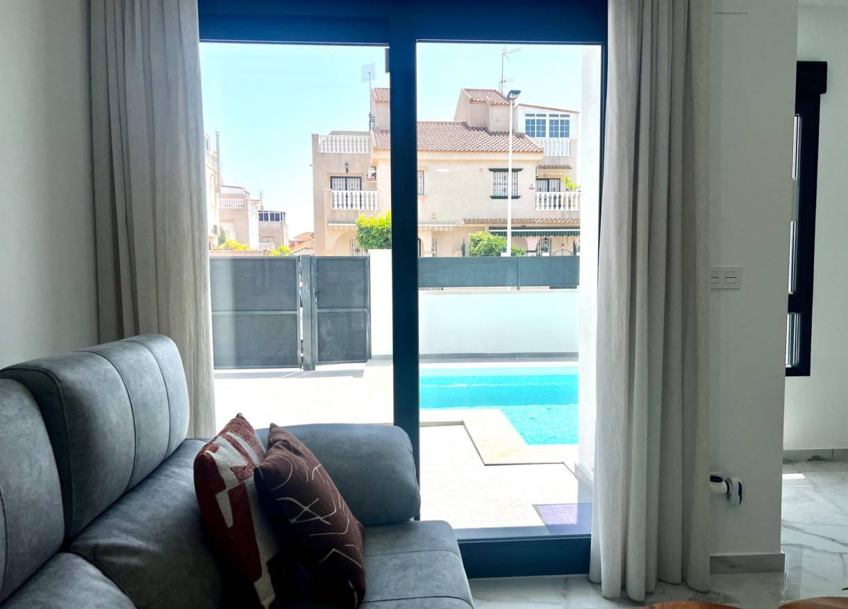 Bestaand - Villa - Torrevieja - La Siesta - El Salado - Torreta