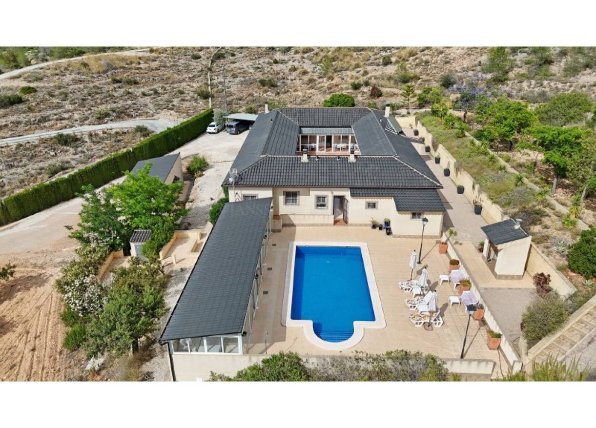 Bestaand - Villa - Hondón de las Nieves - Hondón de las Nieves / el Fondó de les Neus