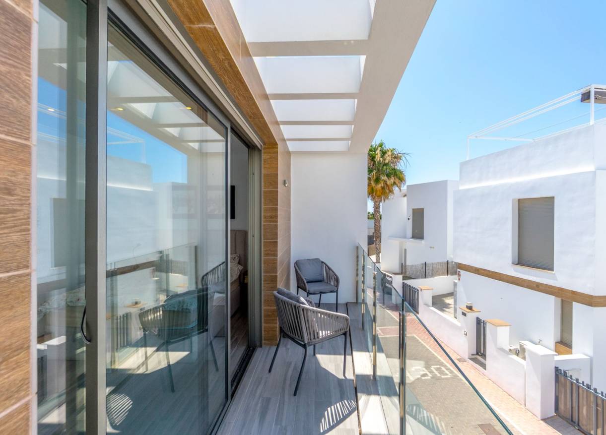 Bestaand - Villa - Orihuela Costa - Villamartin