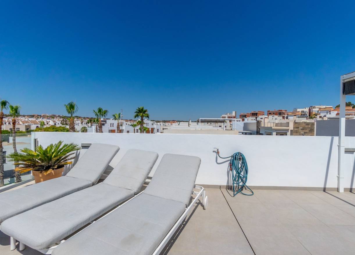 Bestaand - Villa - Orihuela Costa - Villamartin