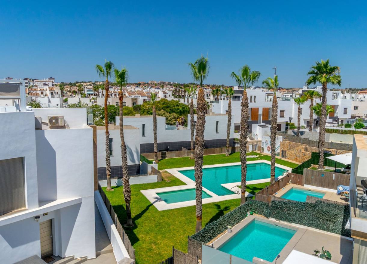 Bestaand - Villa - Orihuela Costa - Villamartin