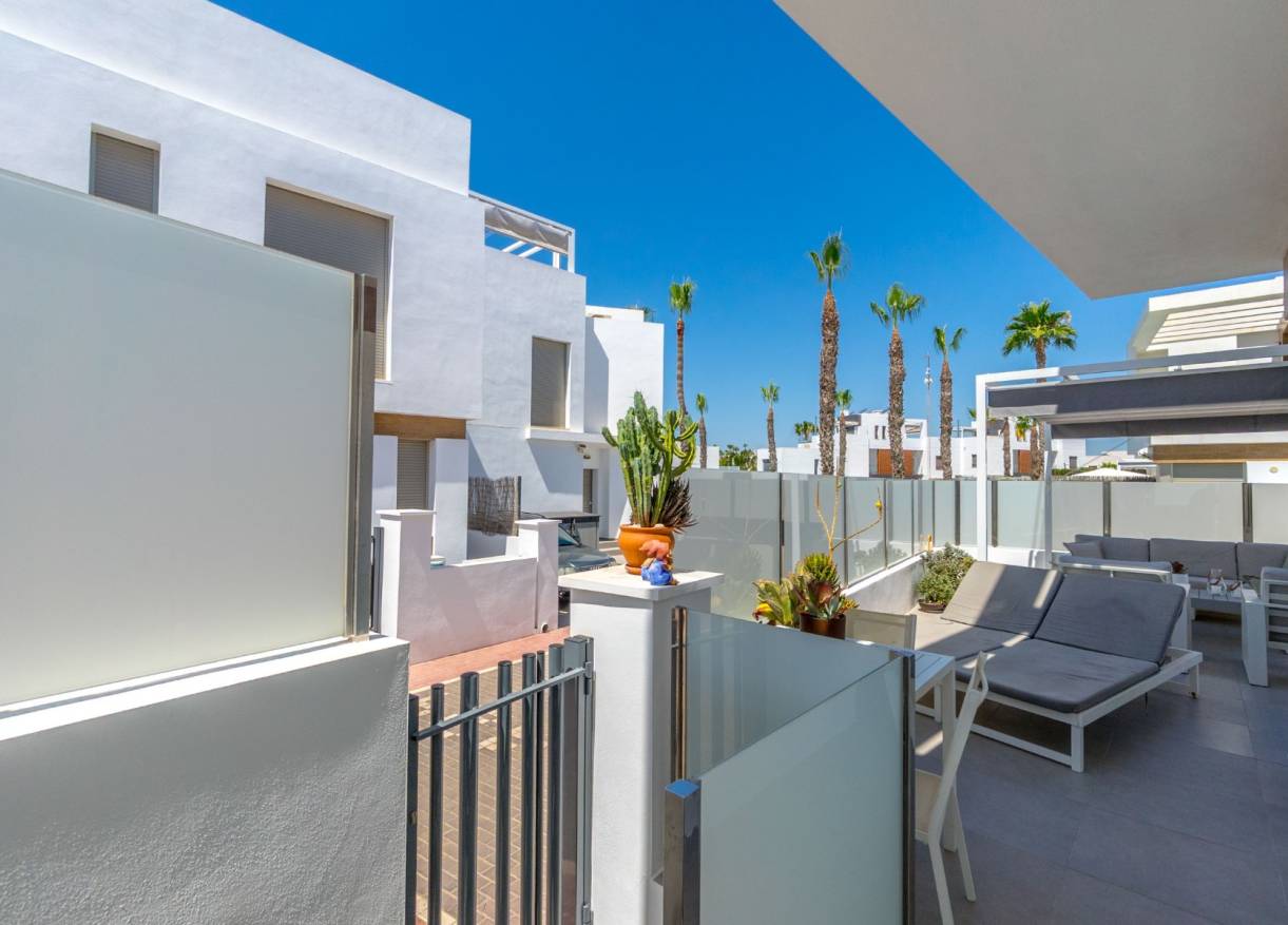 Bestaand - Villa - Orihuela Costa - Villamartin