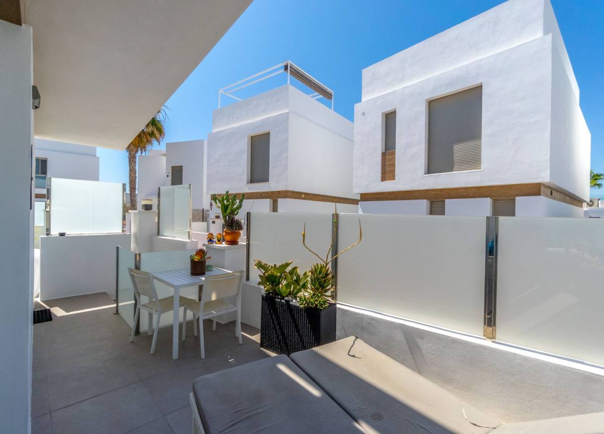 Bestaand - Villa - Orihuela Costa - Villamartin