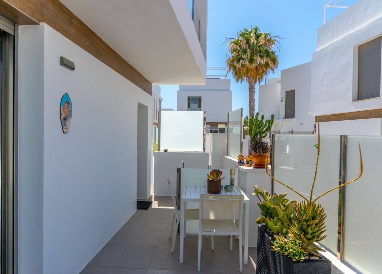 Bestaand - Villa - Orihuela Costa - Villamartin