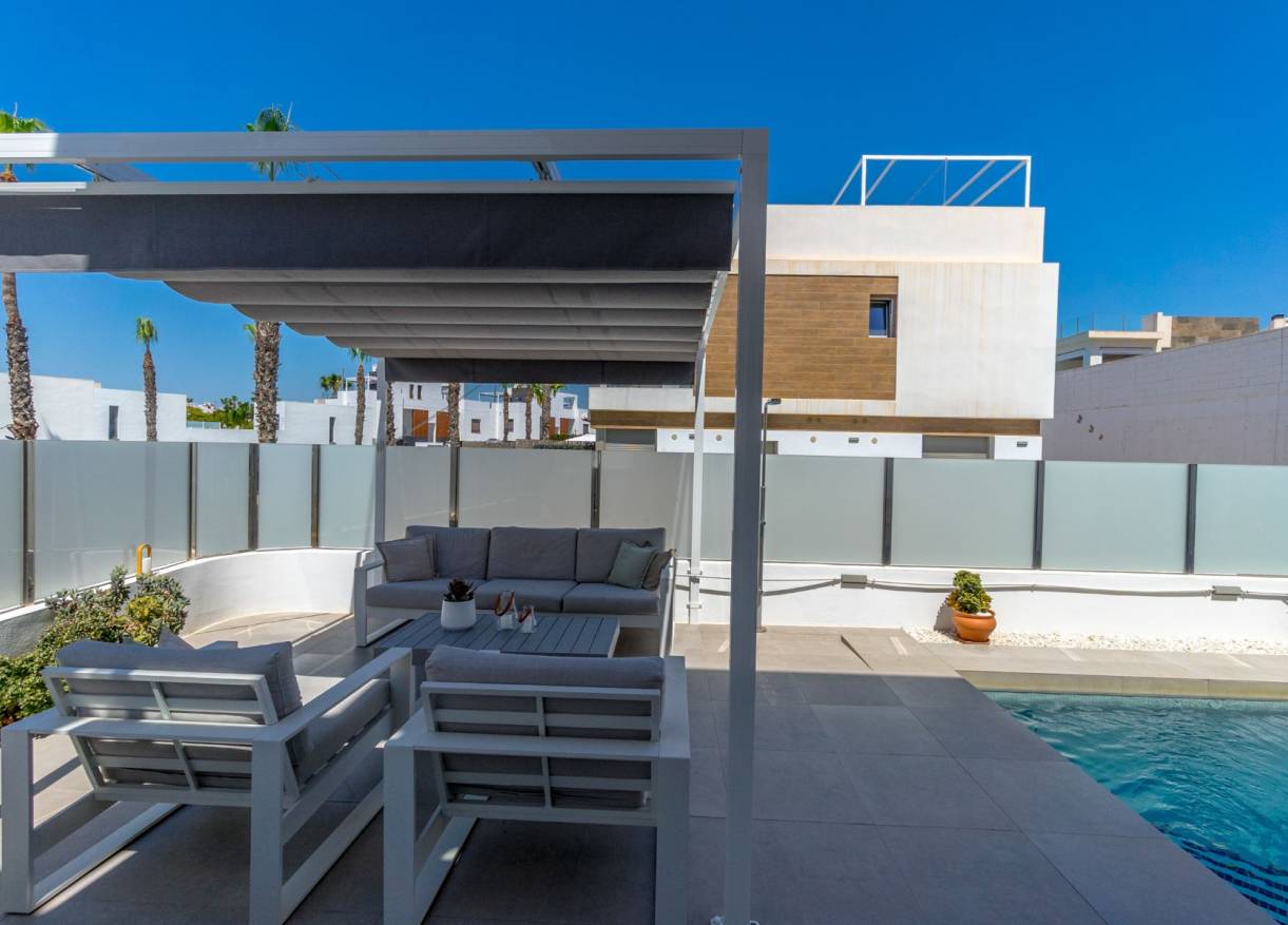 Bestaand - Villa - Orihuela Costa - Villamartin