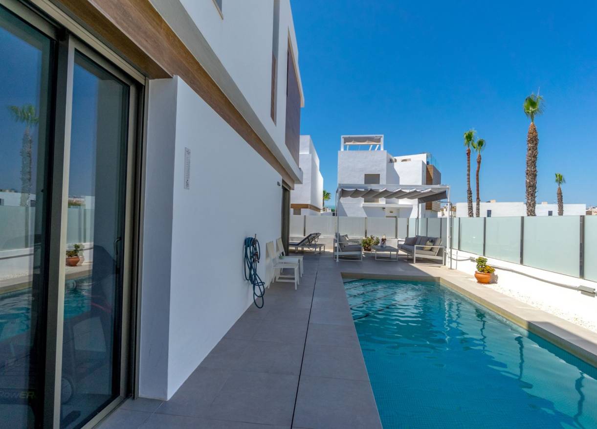 Bestaand - Villa - Orihuela Costa - Villamartin