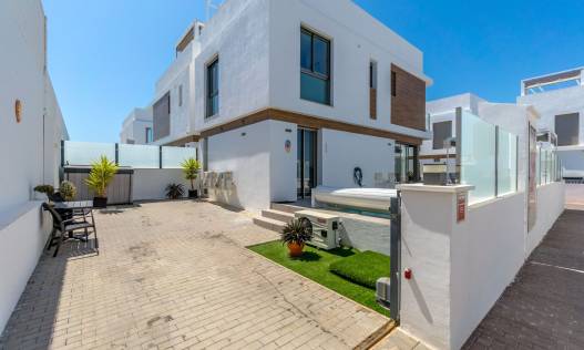 Bestaand - Villa - Orihuela Costa - Villamartin