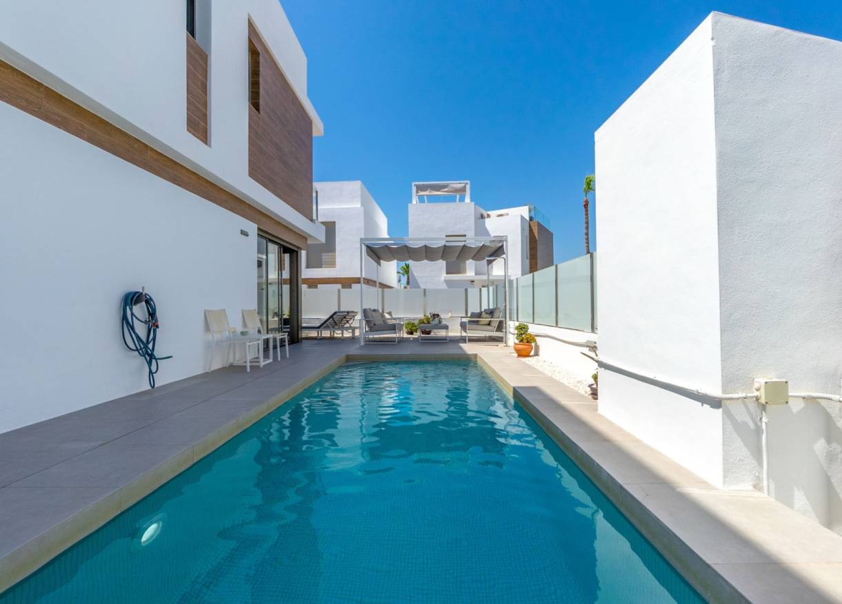 Bestaand - Villa - Orihuela Costa - Villamartin