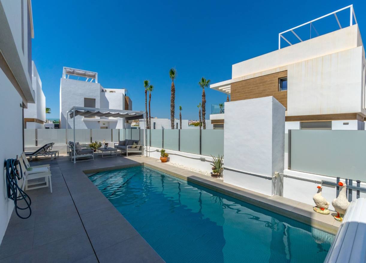 Bestaand - Villa - Orihuela Costa - Villamartin