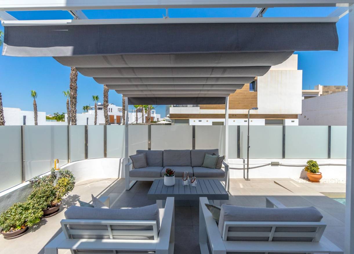Bestaand - Villa - Orihuela Costa - Villamartin